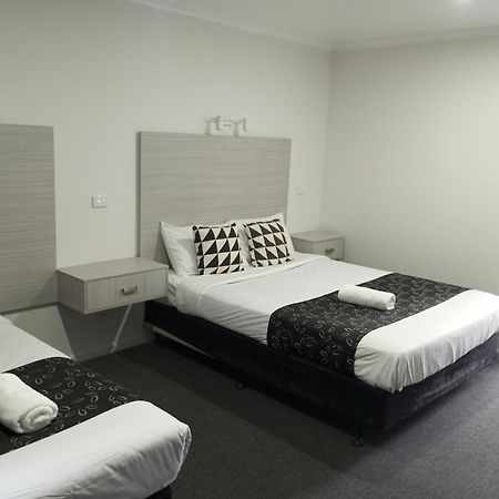 Big Valley Lakeside Paradise Motor Inn Shepparton Eksteriør billede