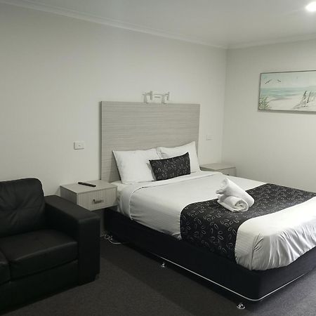 Big Valley Lakeside Paradise Motor Inn Shepparton Eksteriør billede