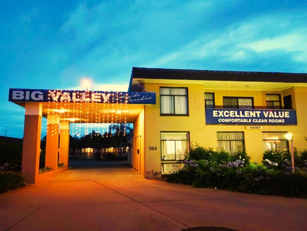 Big Valley Lakeside Paradise Motor Inn Shepparton Eksteriør billede