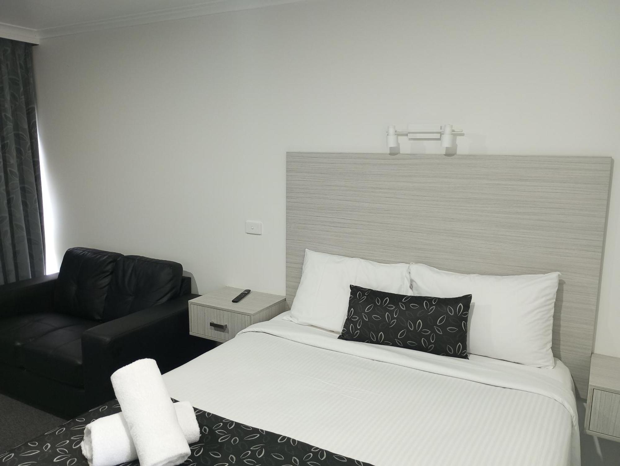 Big Valley Lakeside Paradise Motor Inn Shepparton Eksteriør billede