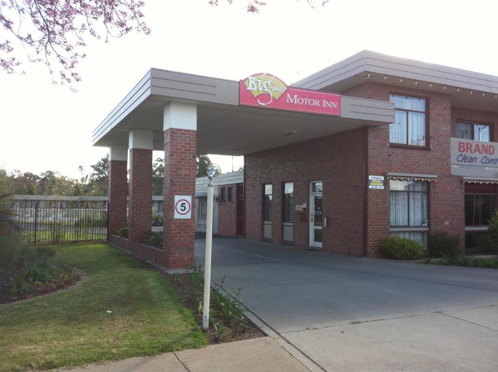 Big Valley Lakeside Paradise Motor Inn Shepparton Eksteriør billede