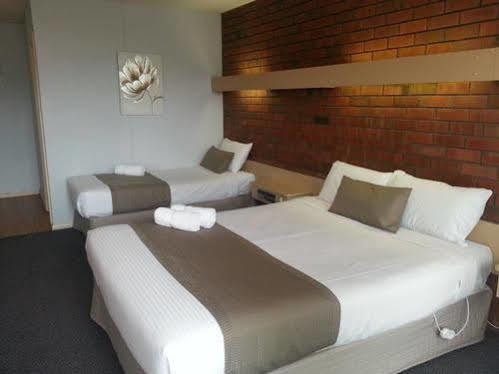 Big Valley Lakeside Paradise Motor Inn Shepparton Eksteriør billede