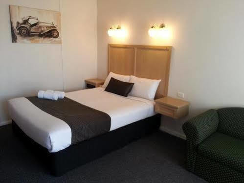 Big Valley Lakeside Paradise Motor Inn Shepparton Eksteriør billede
